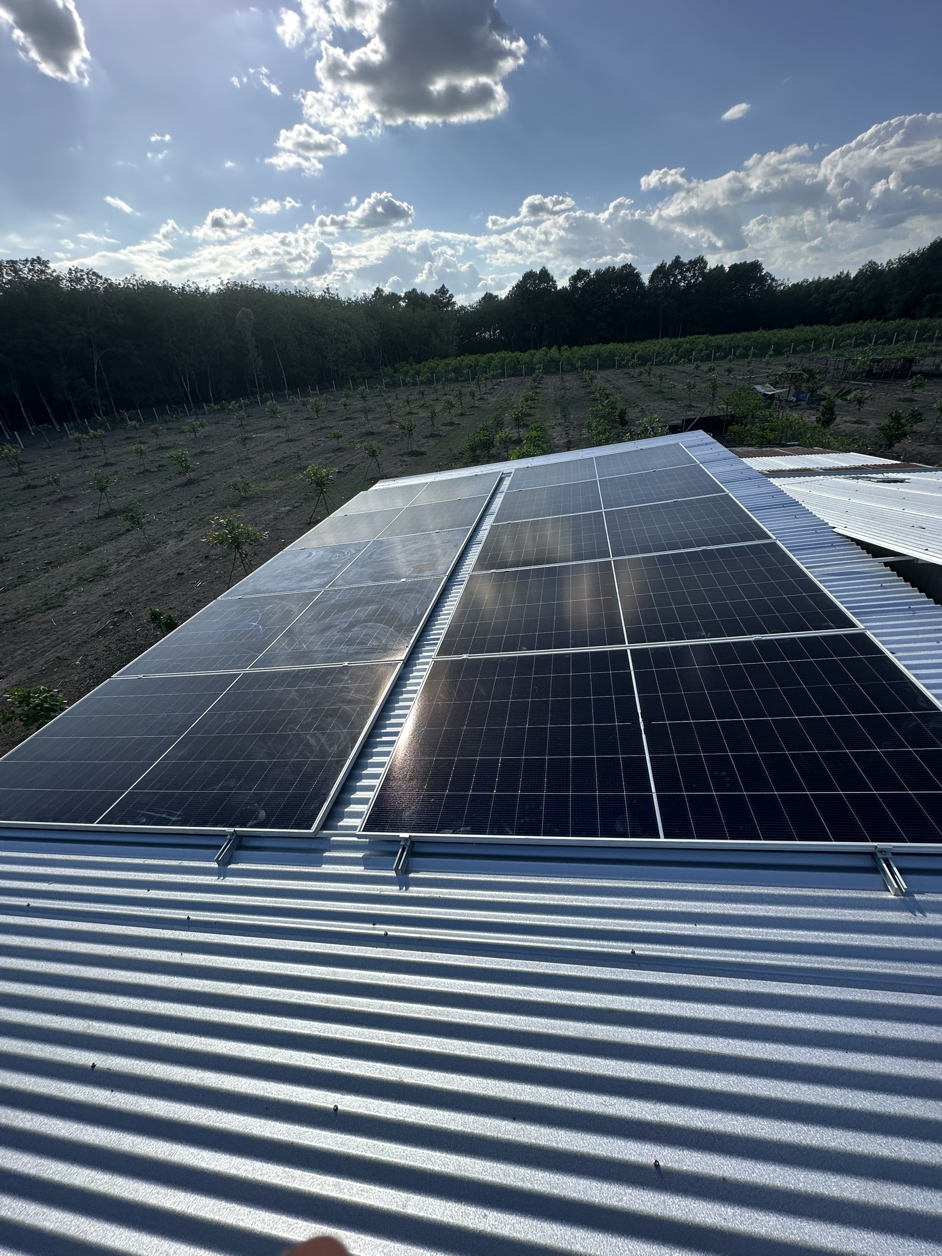 Dự án thi công hệ thống điện mặt trời Hybrid 1 pha 7kWp tại Tân Uyên – TP.HCM