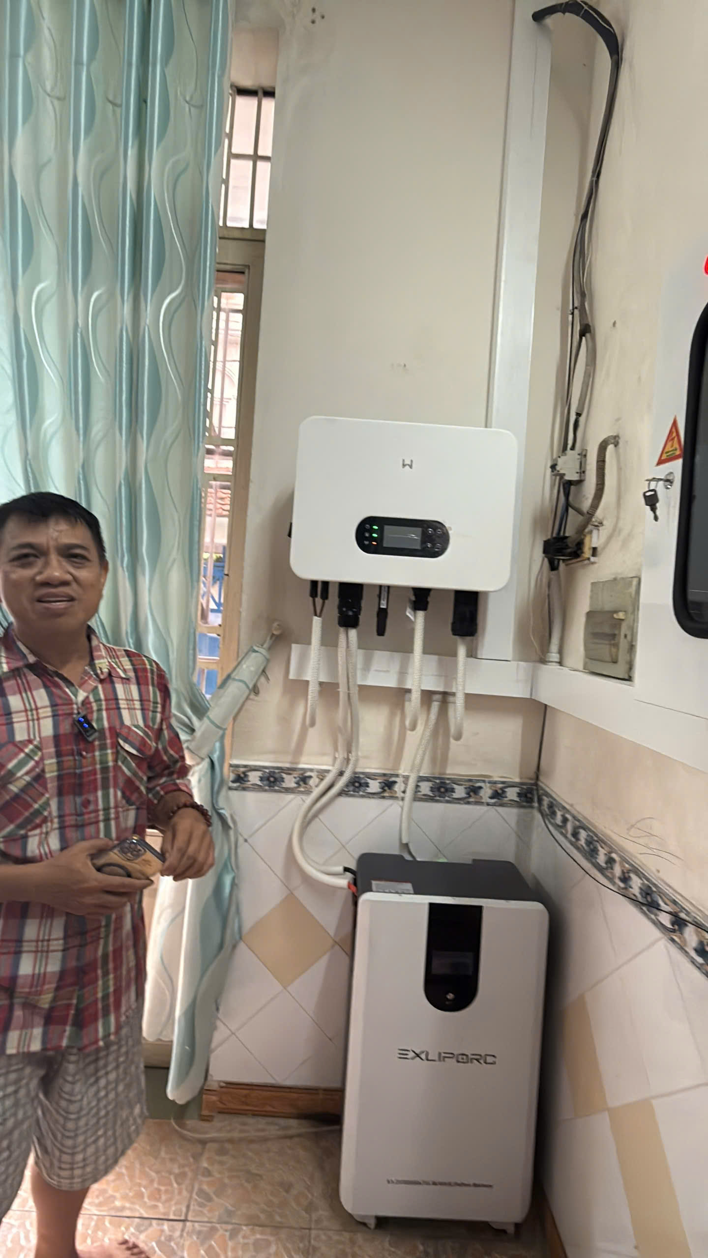 Lắp điện mặt trời 1 pha có lưu trữ cho gia đình anh Dũng Gò Vấp
