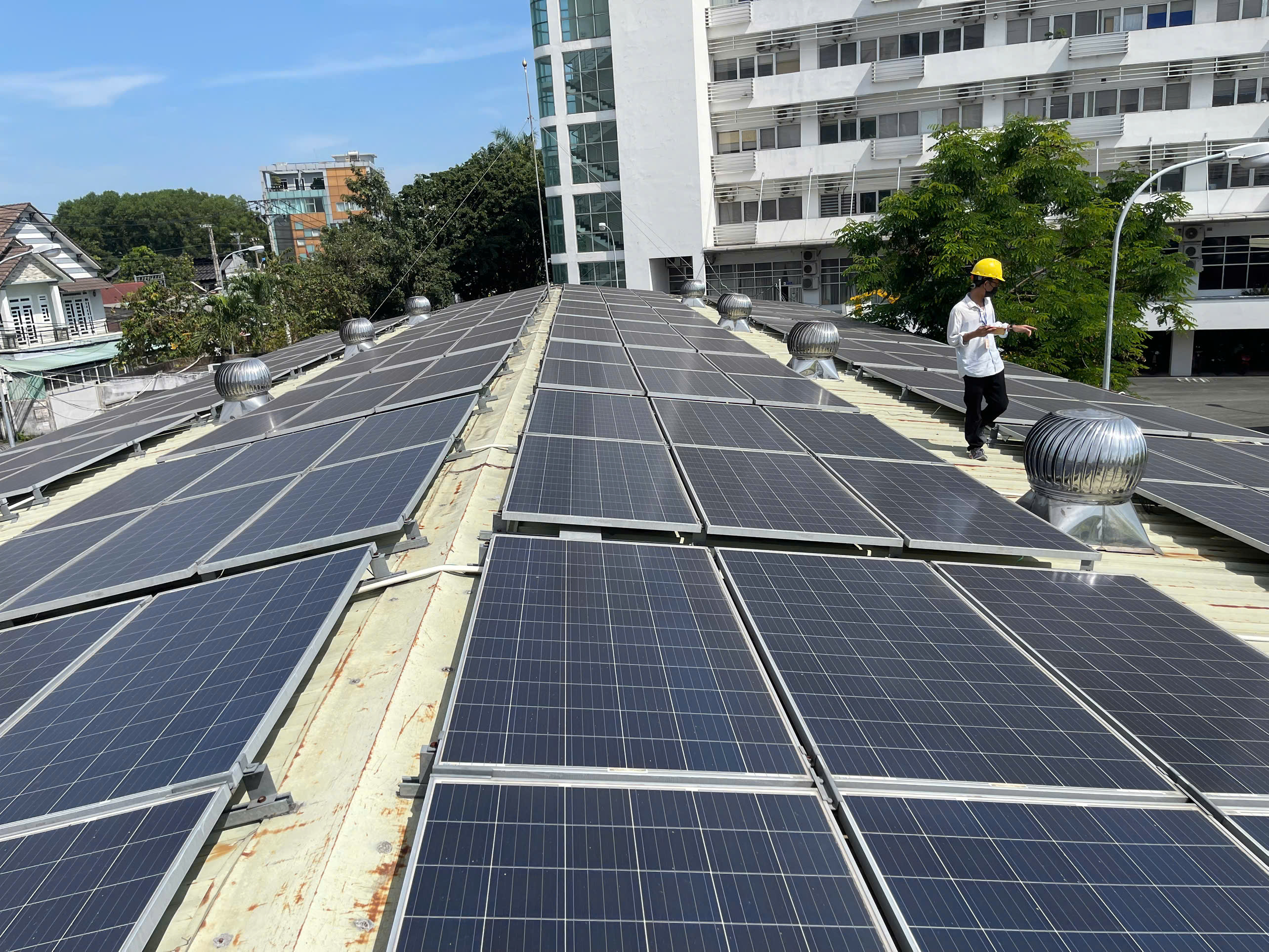Công trình điện lực Thủ Đức, 100kwp, hoà lưới, có bán điện cho EVN 2019.