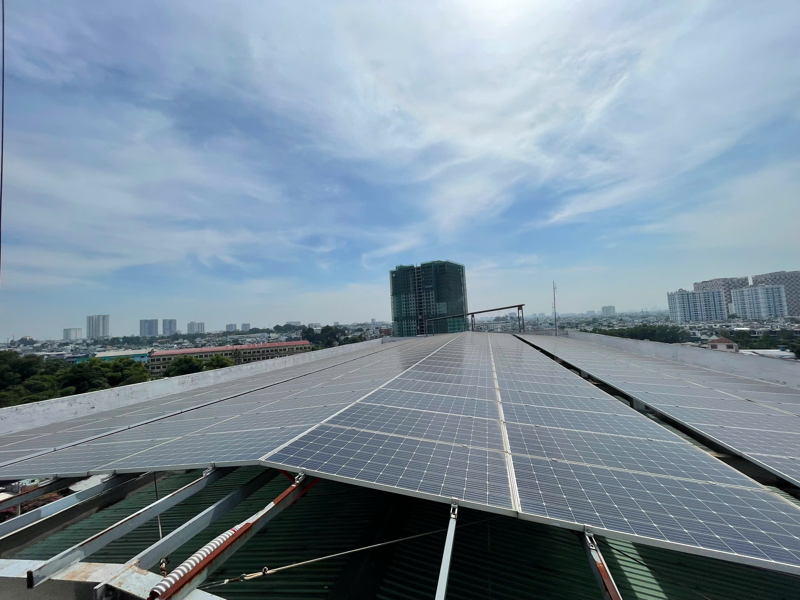 Công trình điện lực Thủ Đức, 100kwp, hoà lưới, có bán điện cho EVN 2019.