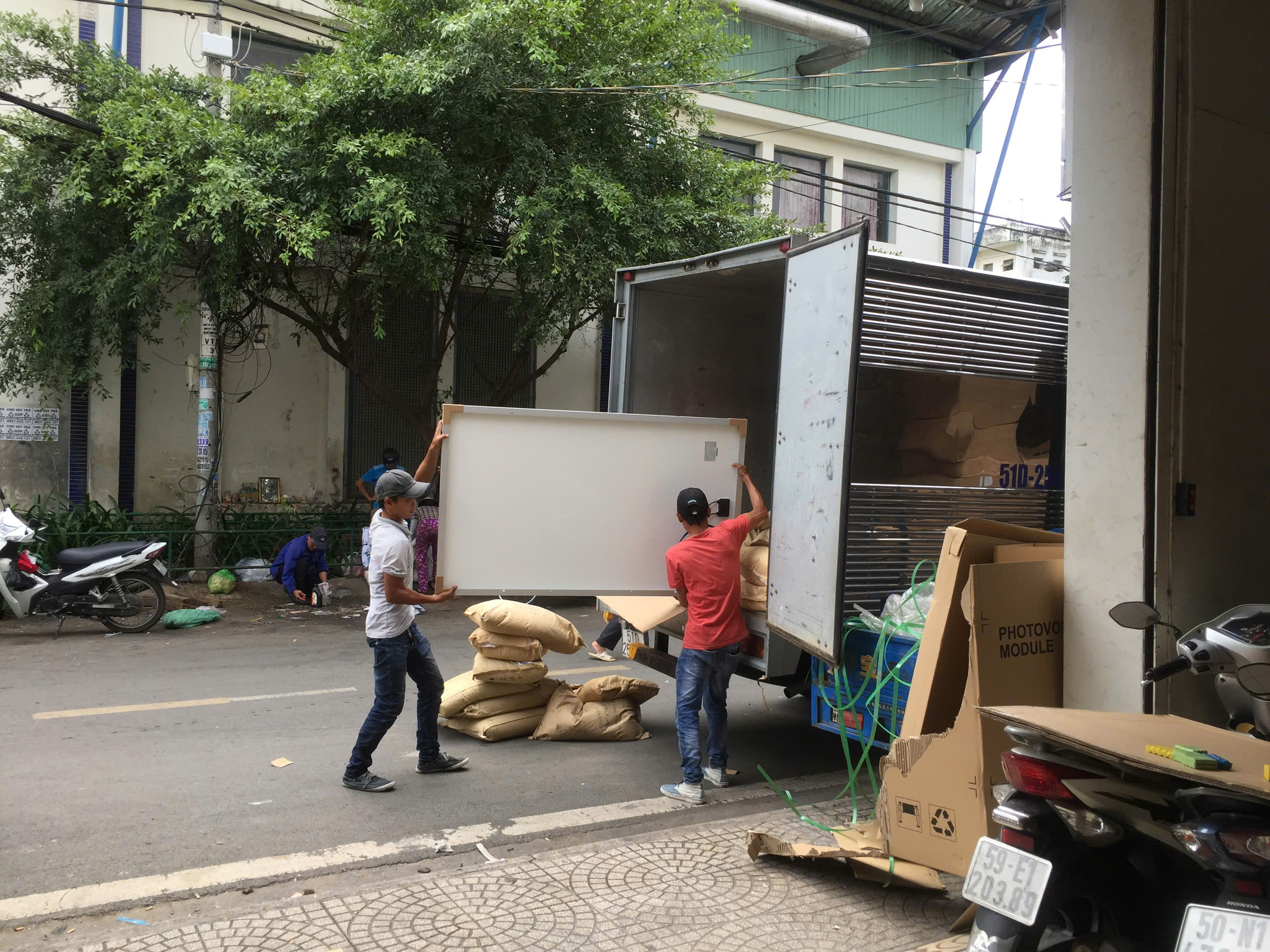 Công trình 30kwp, hoà lưới, có bán điện cho EVN giá 9.35 cent(2.086đ)kwh theo quyết định 11 năm 2019 - Đồ chơi Tín Phát, Quận 6