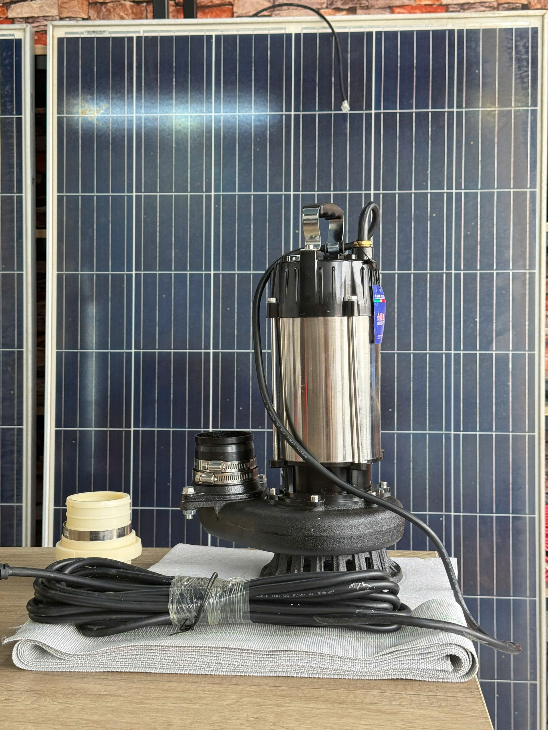 Bơm chìm năng lượng mặt trời 2.5HP, bơm cao 60m3 - Solar Pump