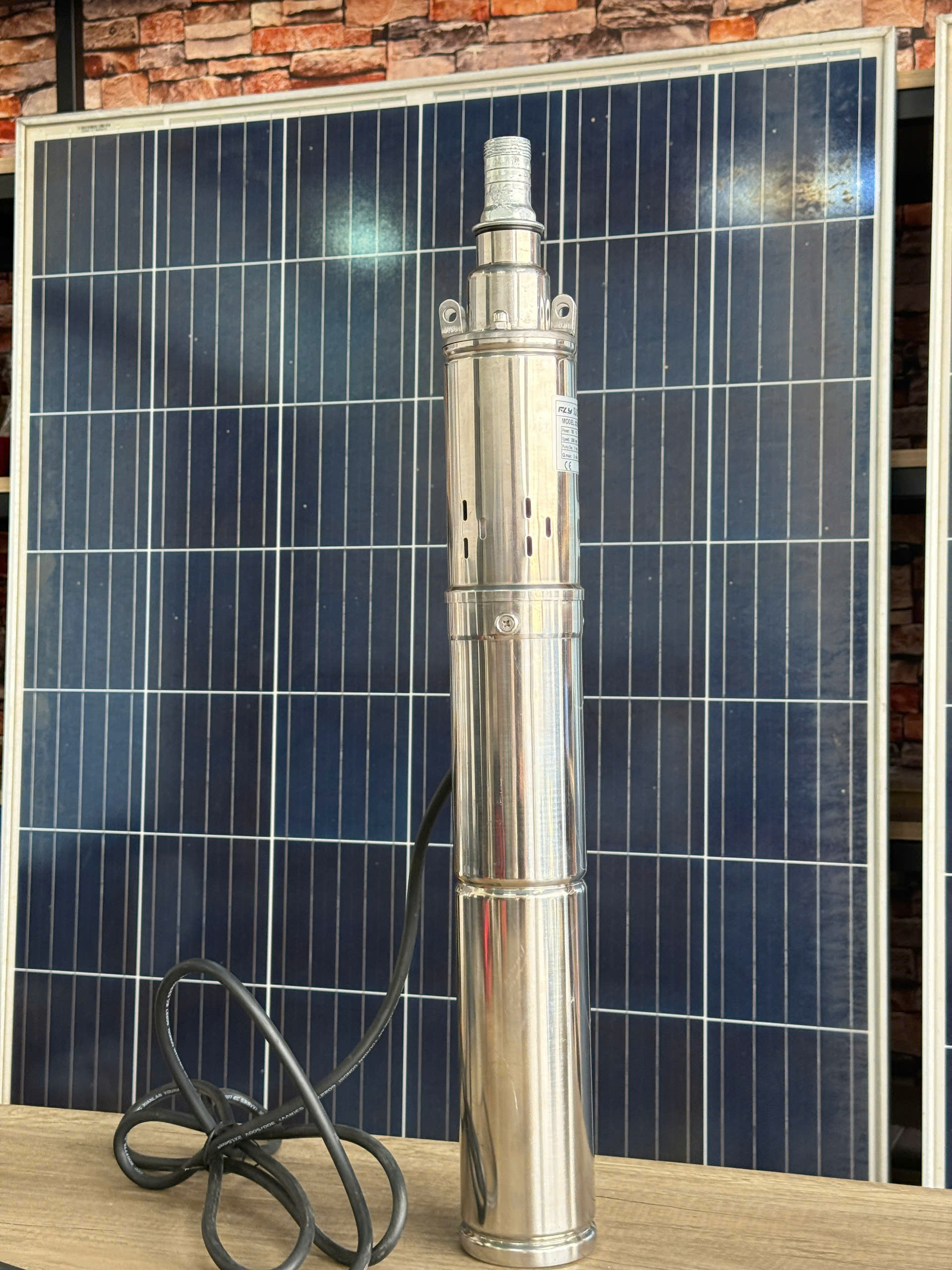 Bơm hỏa tiễn năng lượng mặt trời 1HP, bơm cao 140m - Solar Pump 600w