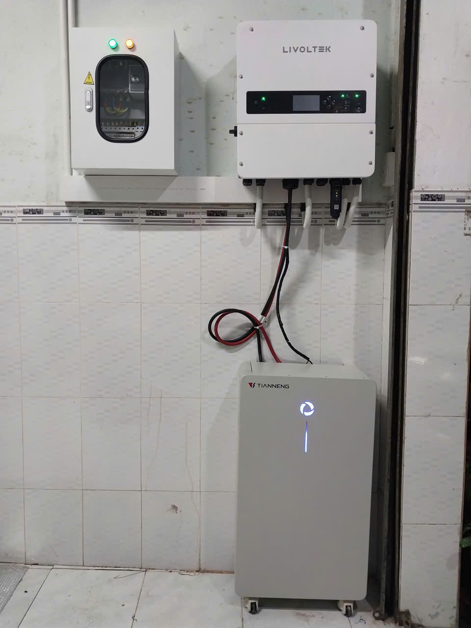 Dự án Lắp Hệ điện NLMT sử dụng biến tần Livoltek 6.7kw, pin lưu trữ Tianneng 16kwh cho chị Hằng tại Tân Uyên, Hồ Chí Minh