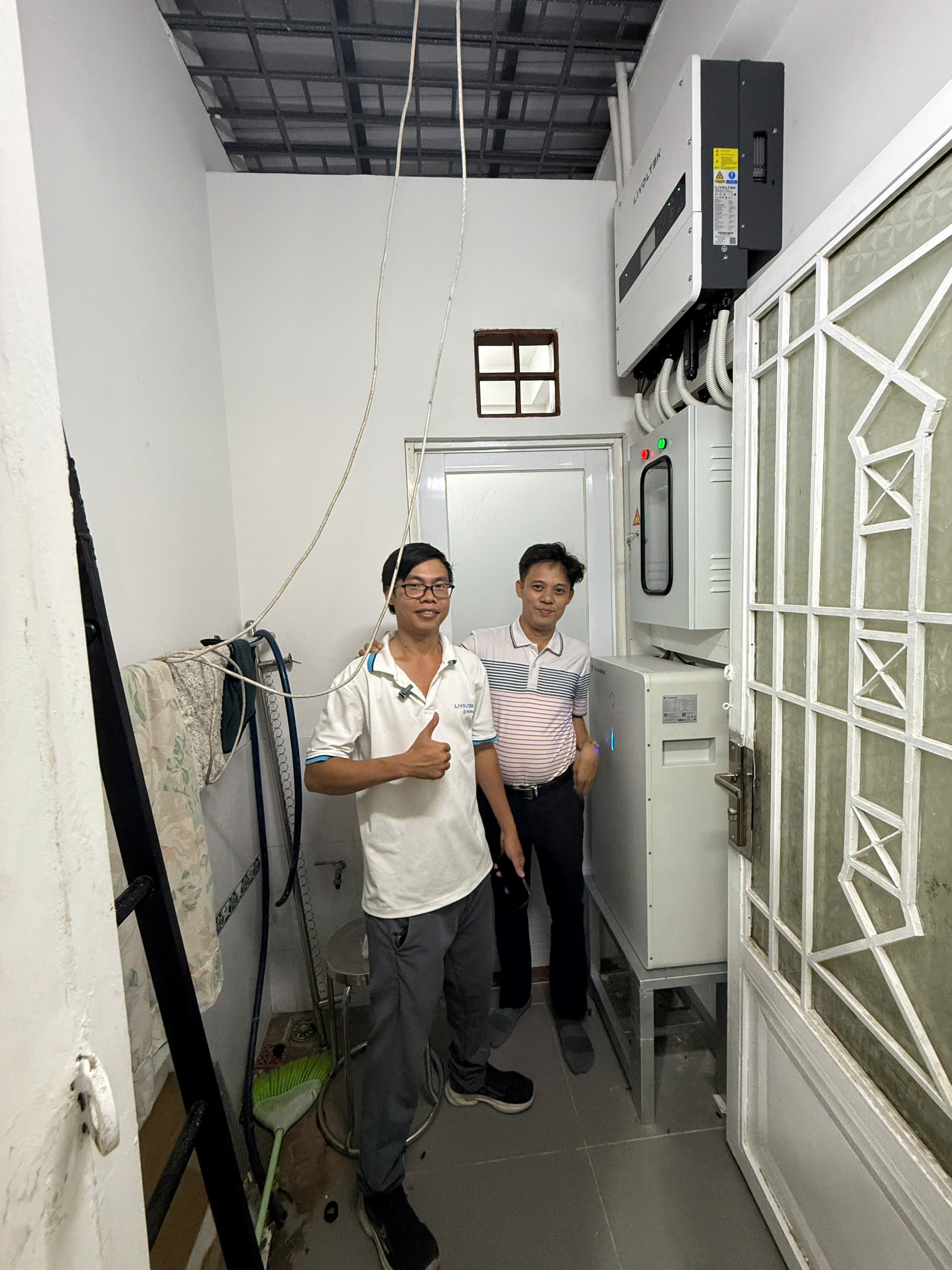 Chi Phí Lắp Điện Mặt Trời Hybrid 13kWp Có Lưu Trữ 15kWh Tại Quận 7 – Giảm Tiền Điện 5–6 Triệu/Tháng