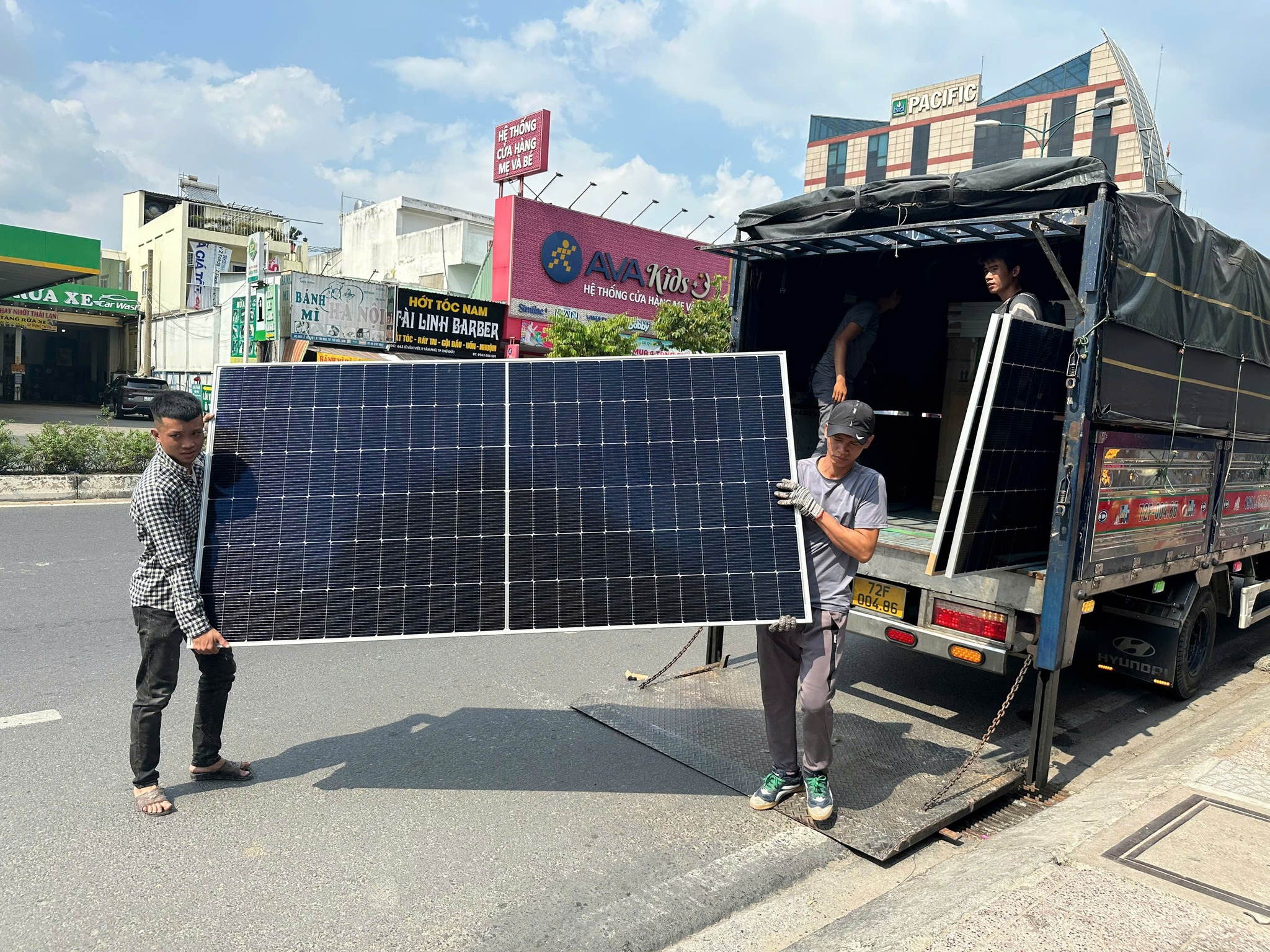 ProSolar Bàn Giao Hệ Thống Điện Mặt Trời Áp Mái Cho Quán Bida Bang Bang